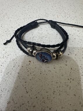 Tennessee Titans Black Leather Adjustable Beaded Bracelet with Blue Emblem